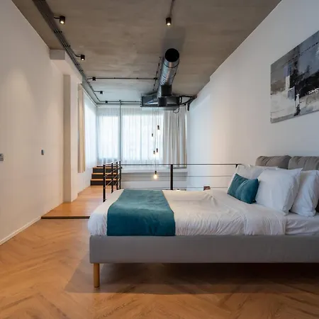 Cozy Loft With Balcony In Apartment *