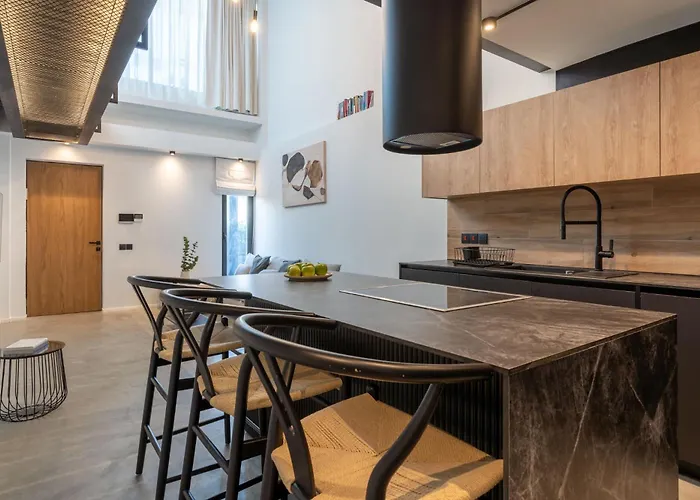 Cozy Loft With Balcony In